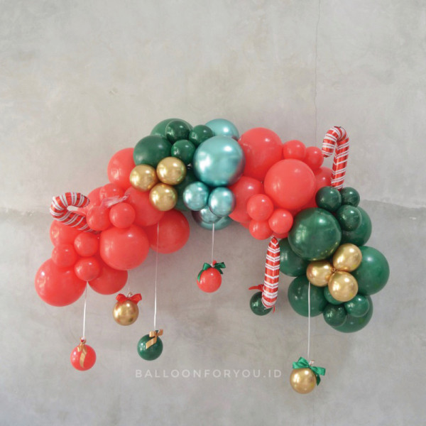 Classic Christmas Garland