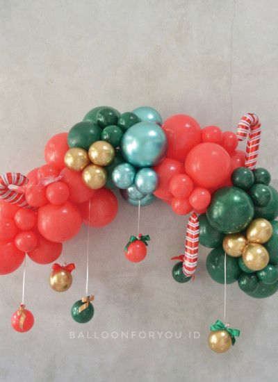 Classic Christmas Garland