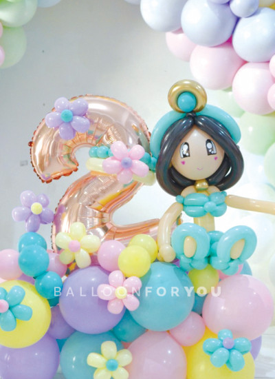 Jasmine Sitting Balloon Art Configuration